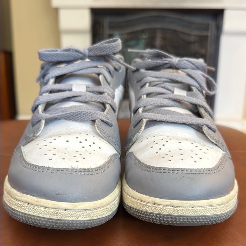 Nike Gray and White Low-Top Sneakers - Picture 6 of 10
